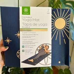 Gaiam foldable yoga mat in midsummer nights NWT